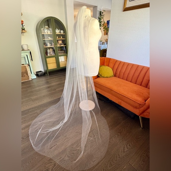 David's Bridal Sheer Cream Veil - Picture 1 of 6